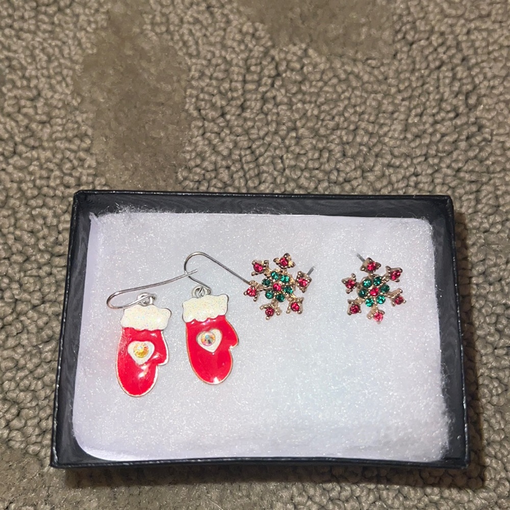 Two pair holiday earring pack